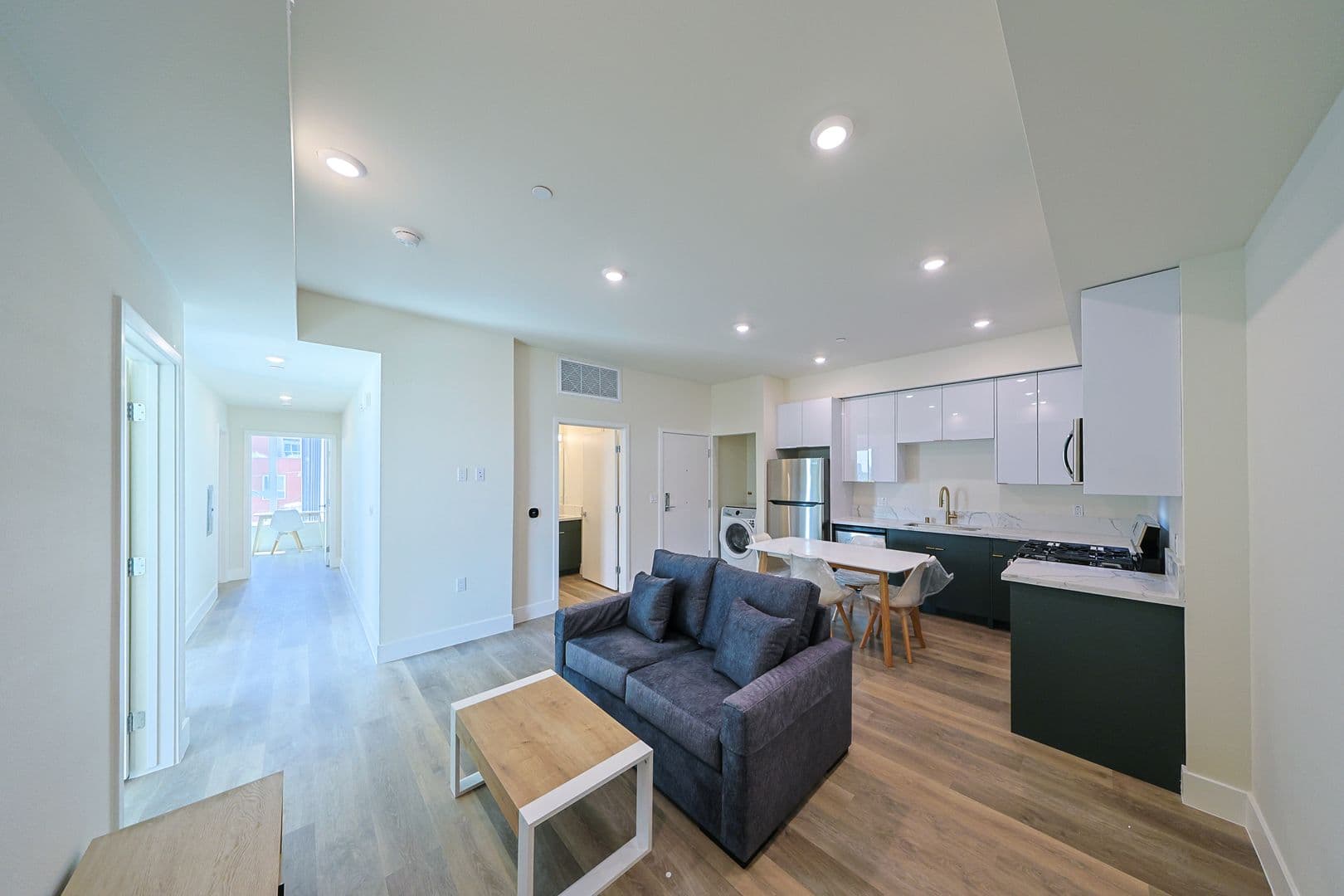 Los Angeles Apartment: 1317 W Jefferson Blvd
