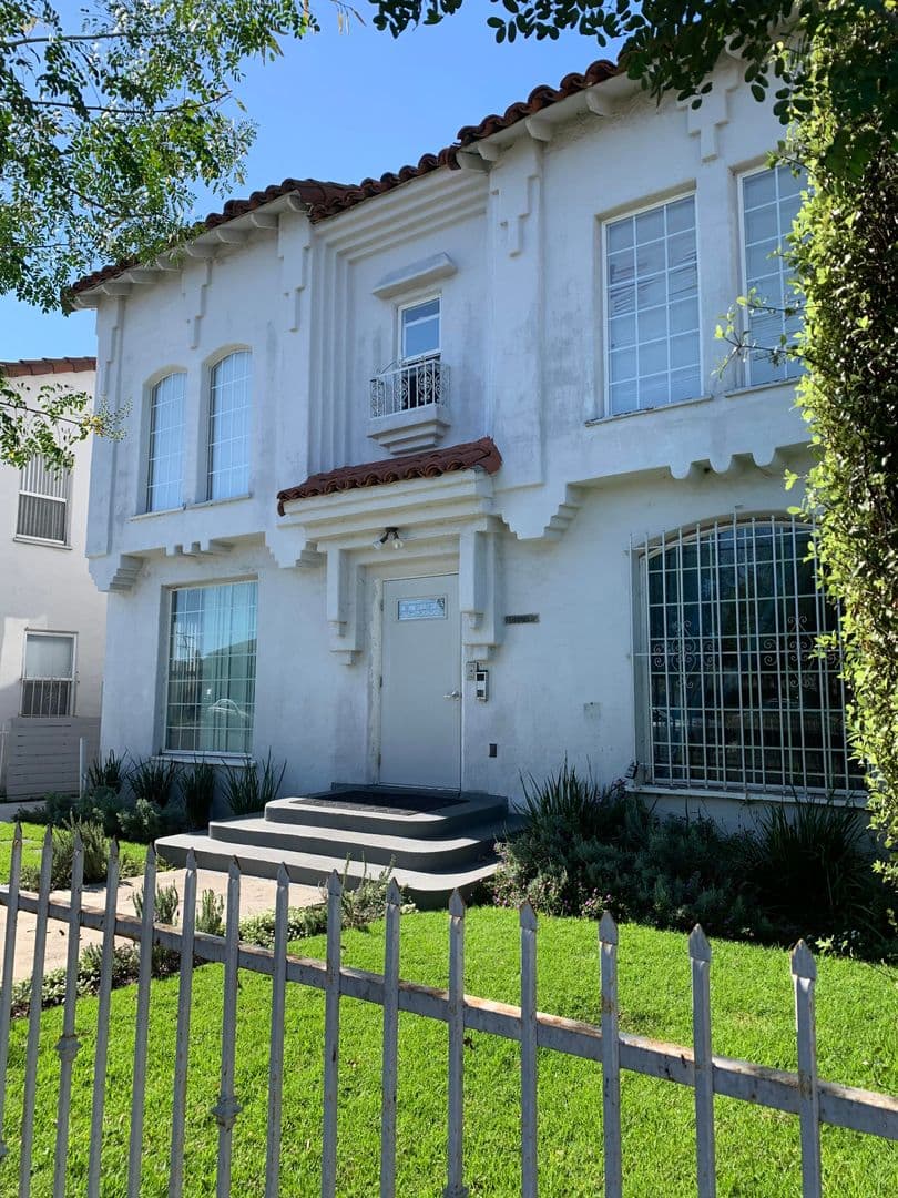 Los Angeles Apartment: 3015 Virginia Rd