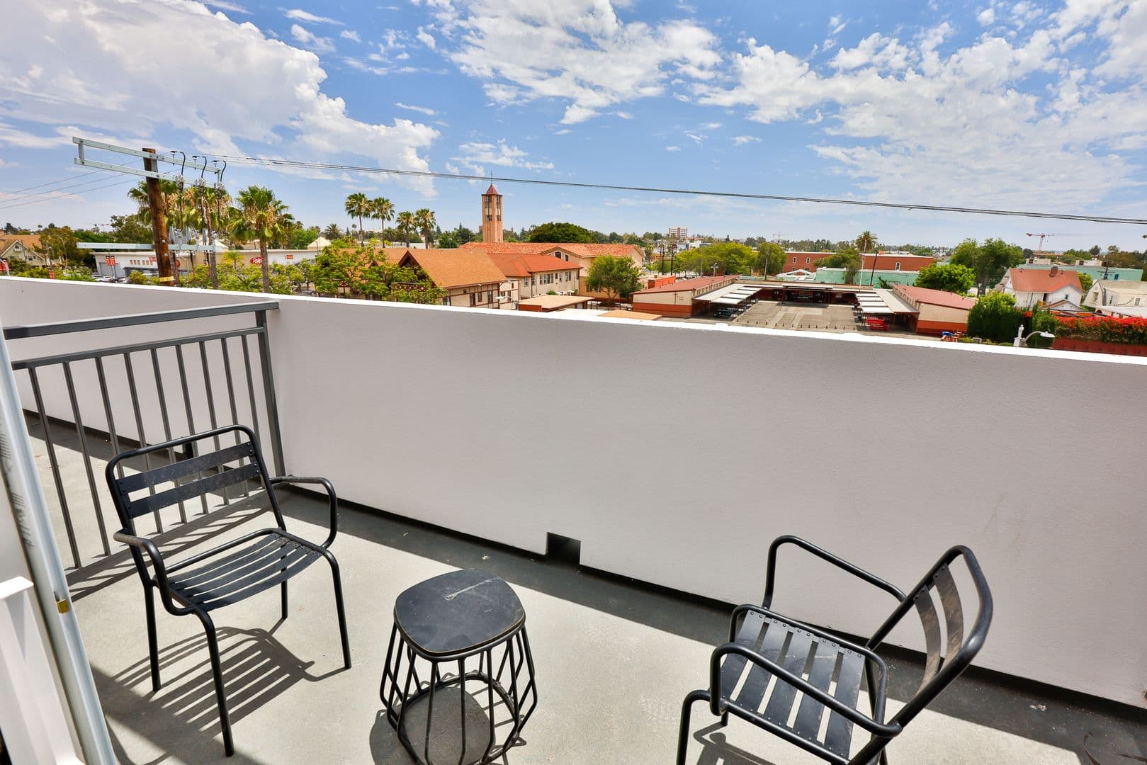 Los Angeles Apartment: 1421 W Adams Blvd
