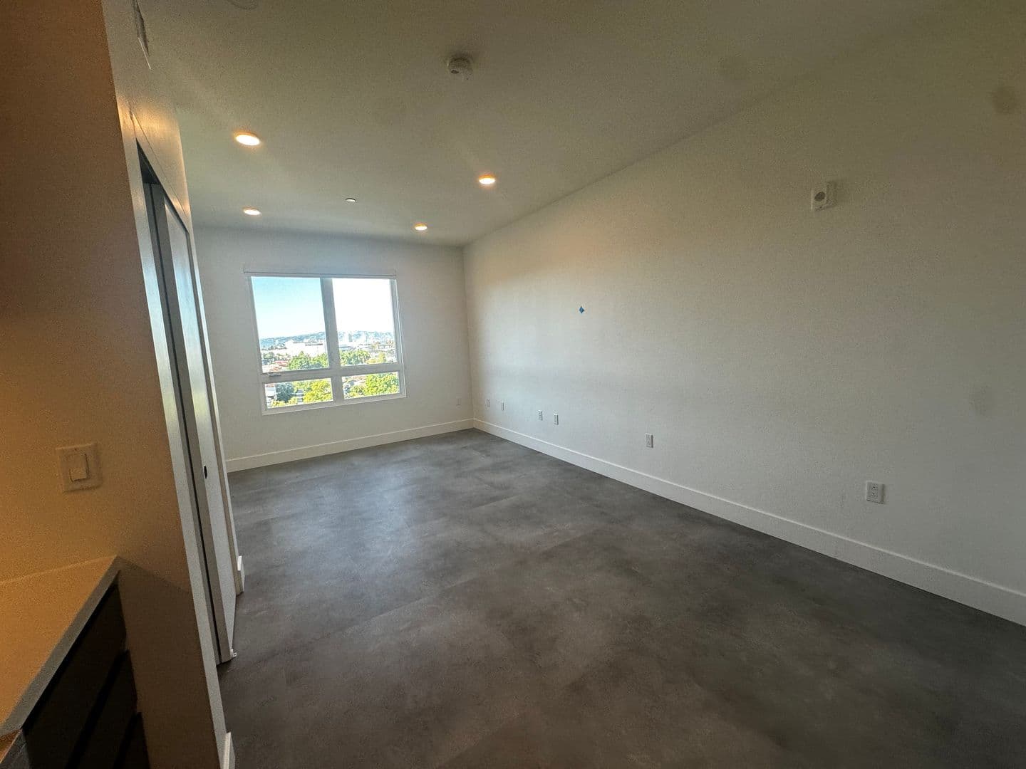 Los Angeles Apartment: 3450 W 43rd St