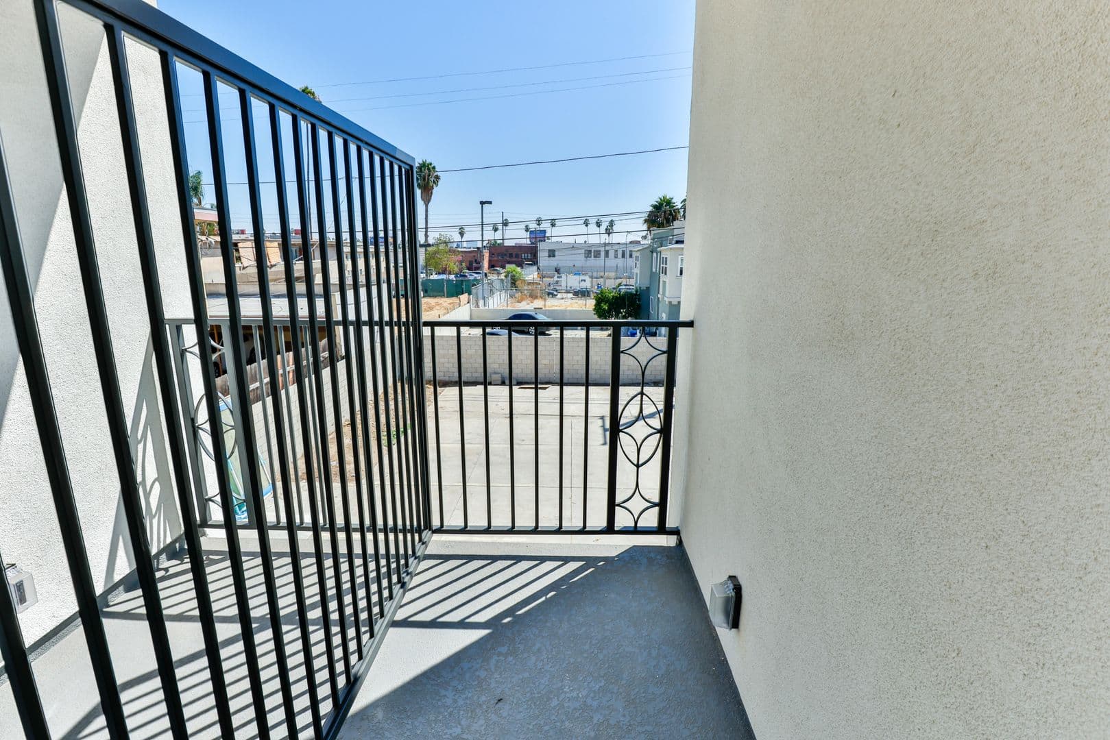 Los Angeles Apartment: 5536 Lexington Ave