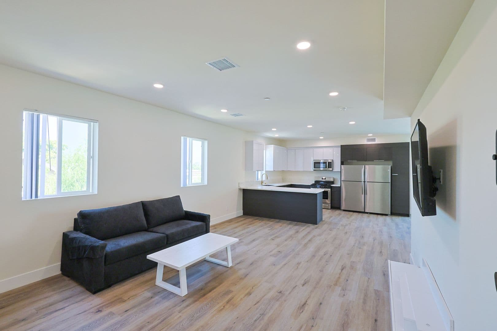 Los Angeles Apartment: 1189 W 37th Pl