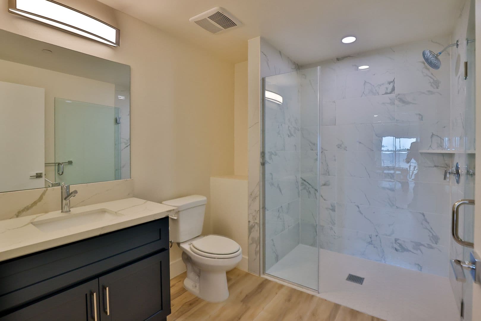 Los Angeles Apartment: 1421 W Adams Blvd