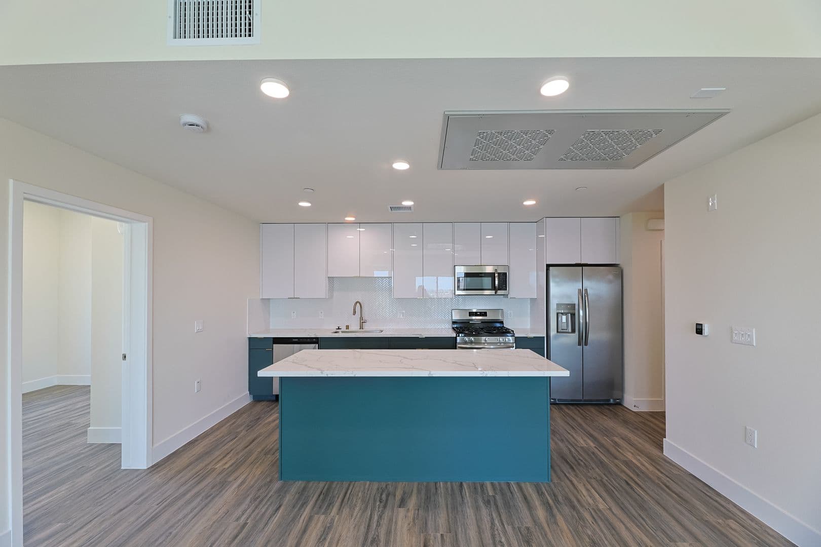 Los Angeles Apartment: 1037 Dewey Ave