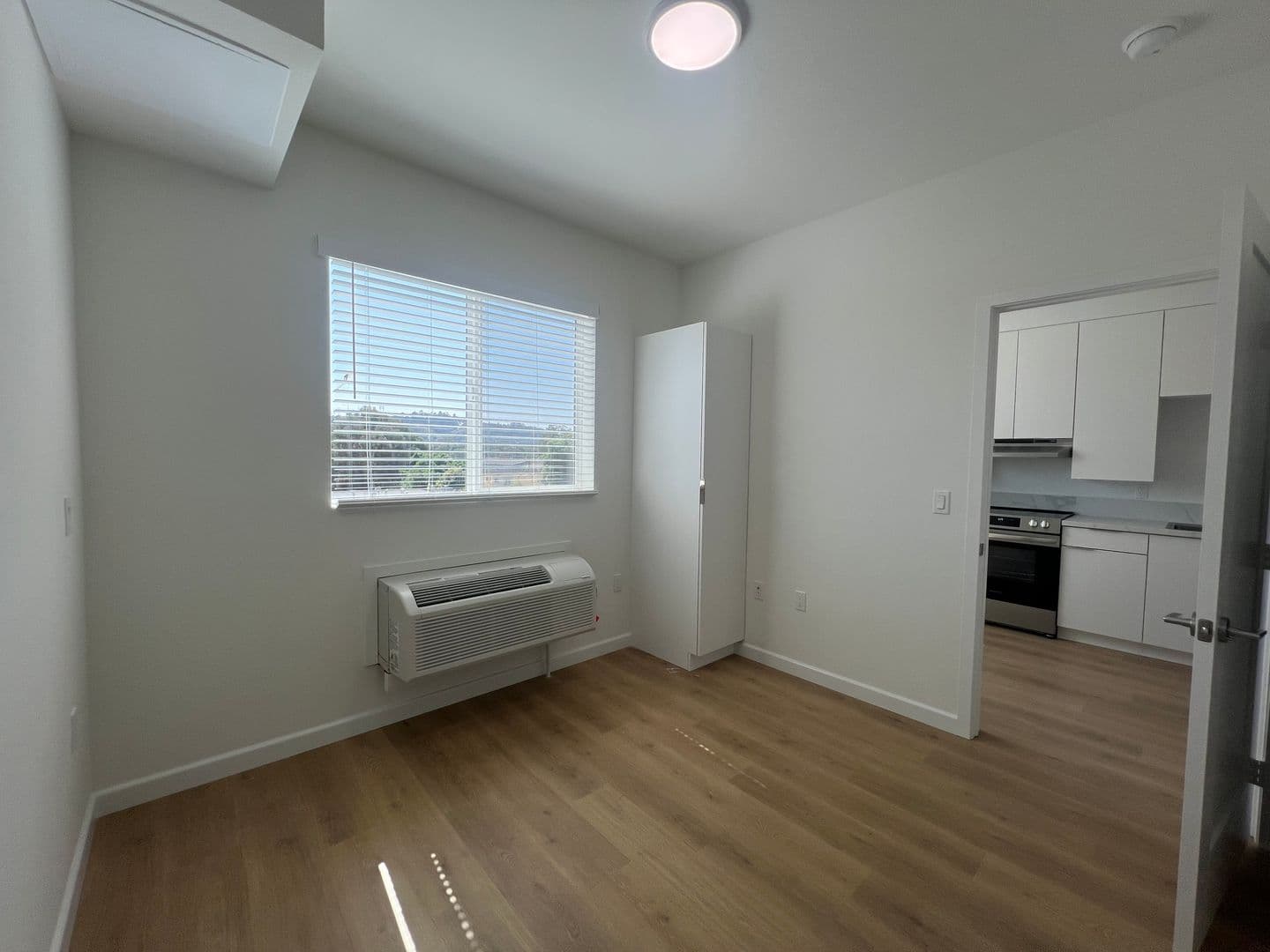 Los Angeles Apartment: 2900 S Orange Dr