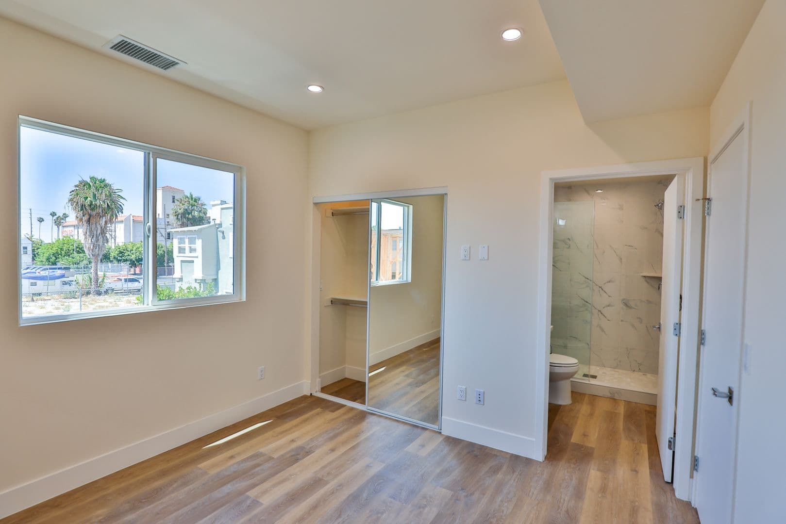 Los Angeles Apartment: 5536 Lexington Ave