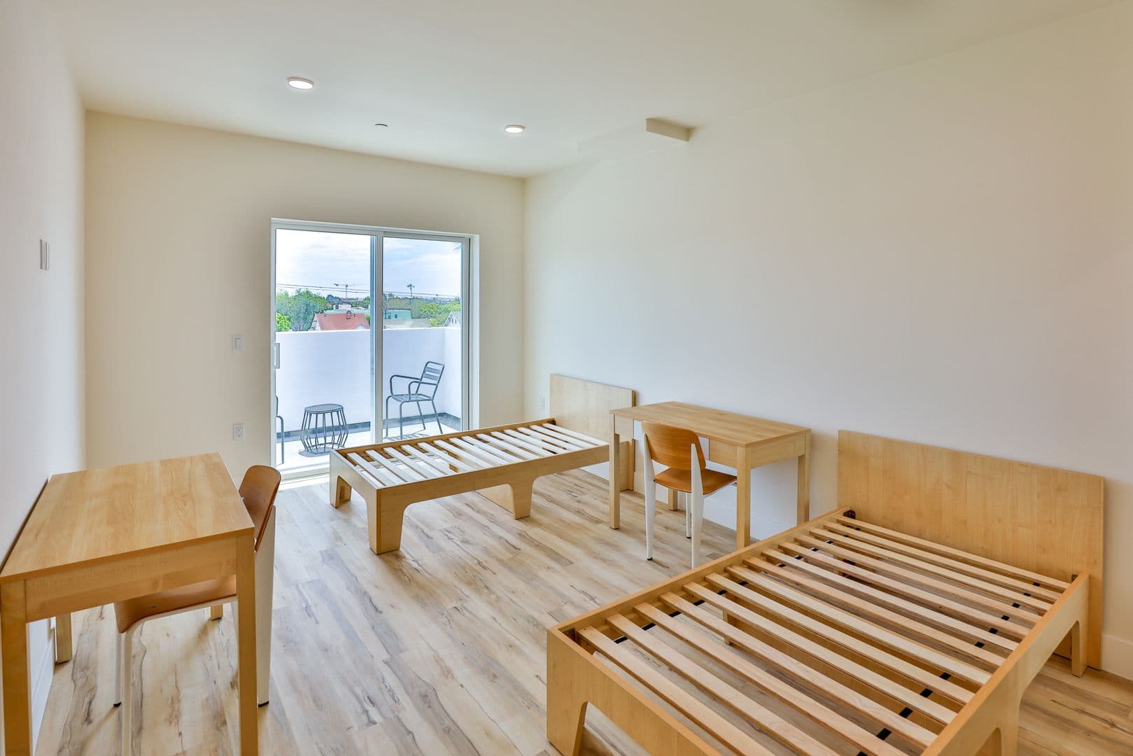 Los Angeles Apartment: 1421 W Adams Blvd