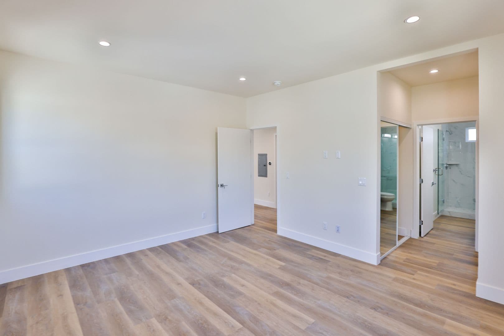Los Angeles Apartment: 5536 Lexington Ave