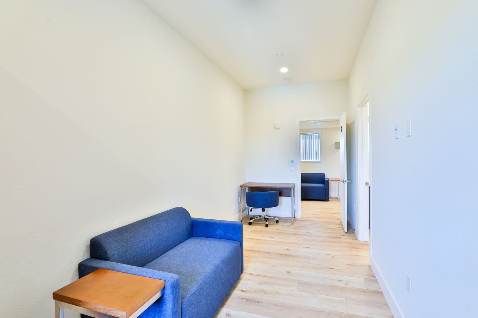 Los Angeles Apartment: 1073 Exposition Blvd