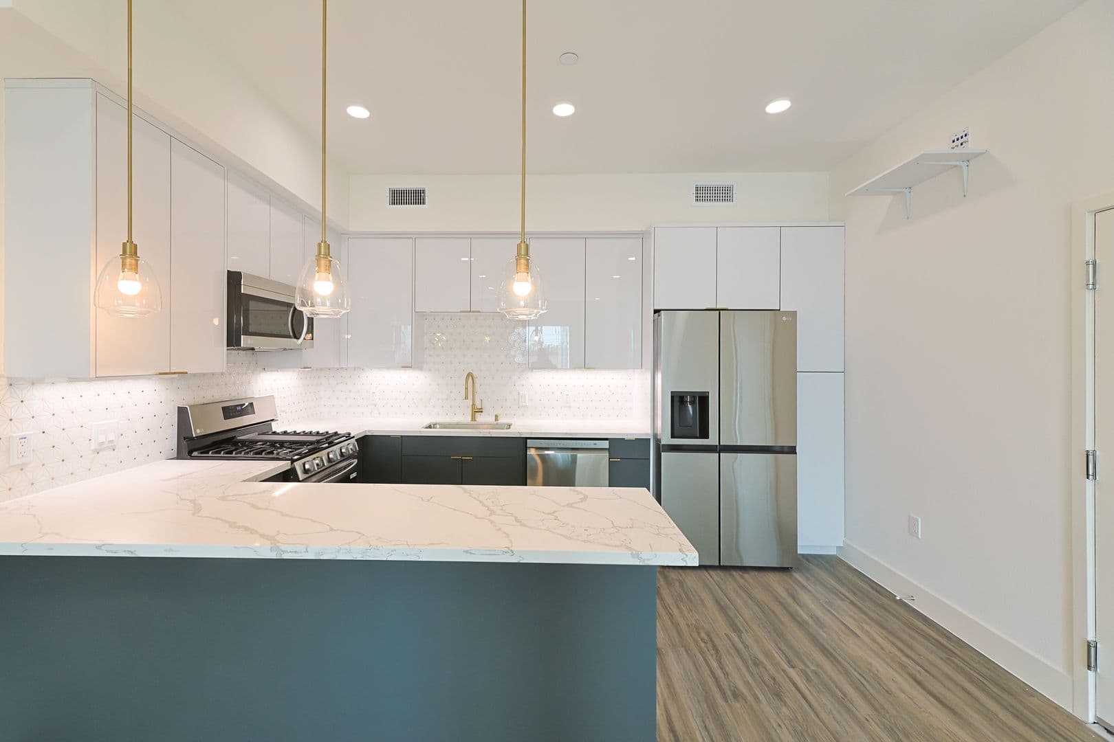 Los Angeles Apartment: 4000 Mont Clair St
