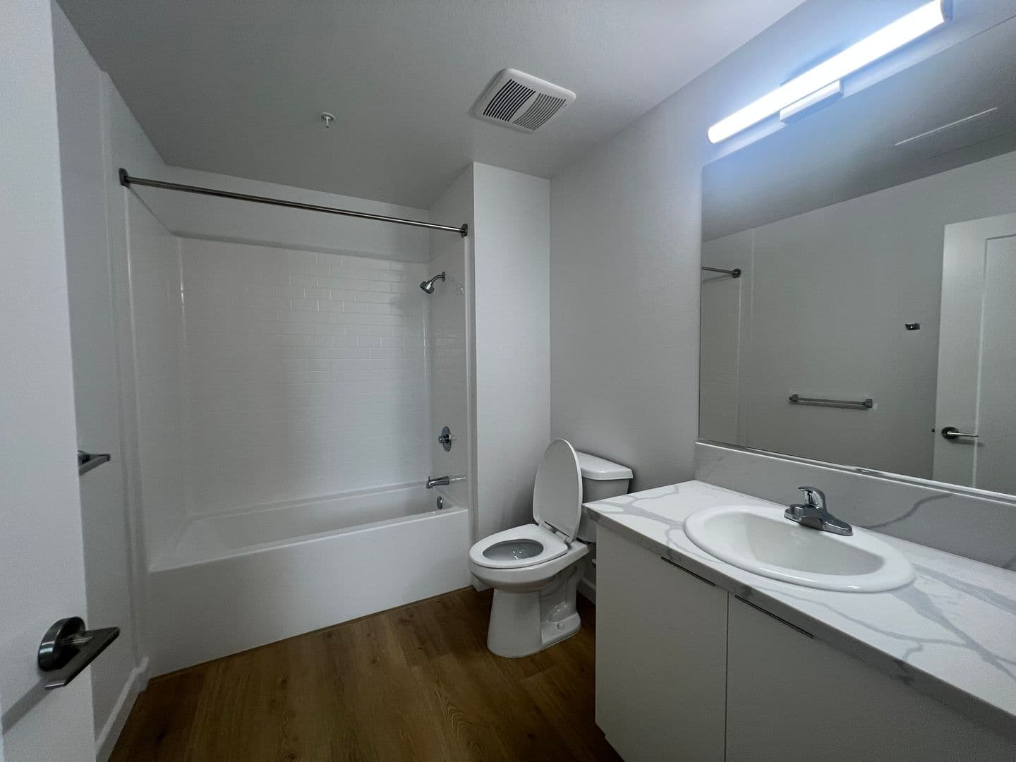 Los Angeles Apartment: 2900 S Orange Dr