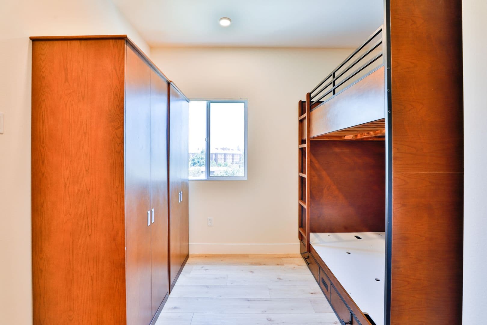 Los Angeles Apartment: 1073 Exposition Blvd