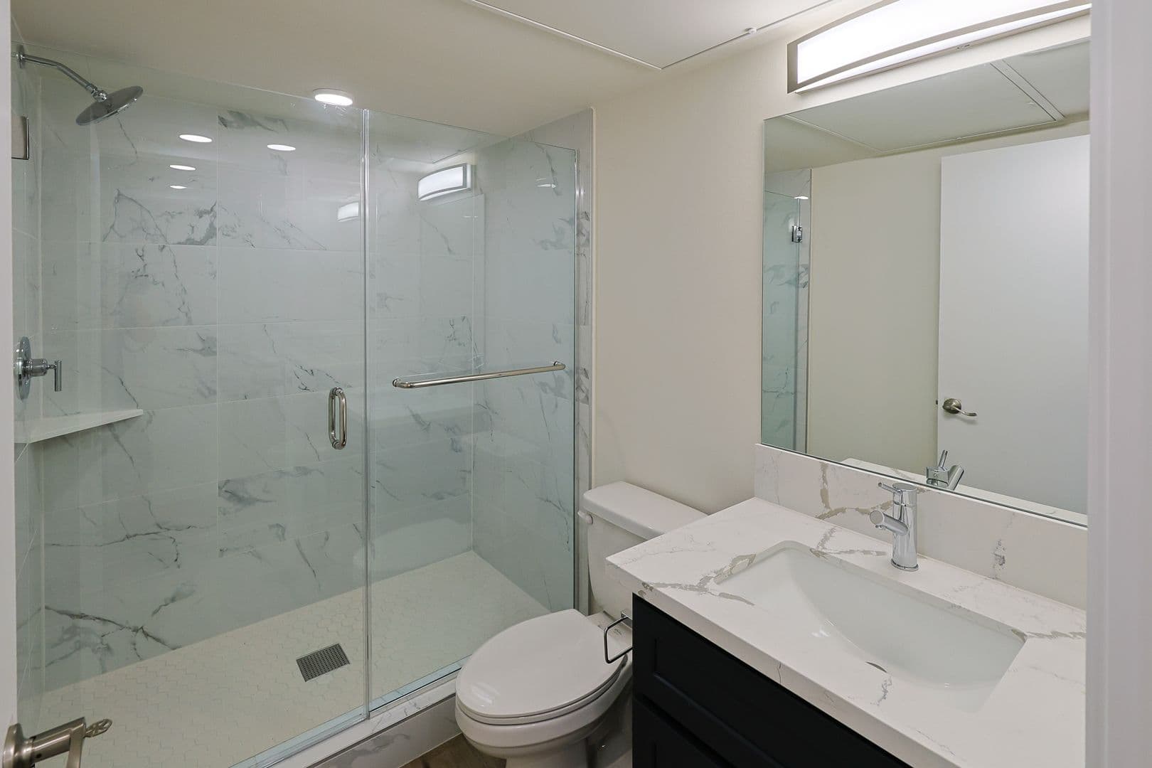 Los Angeles Apartment: 1118 W 37th Dr