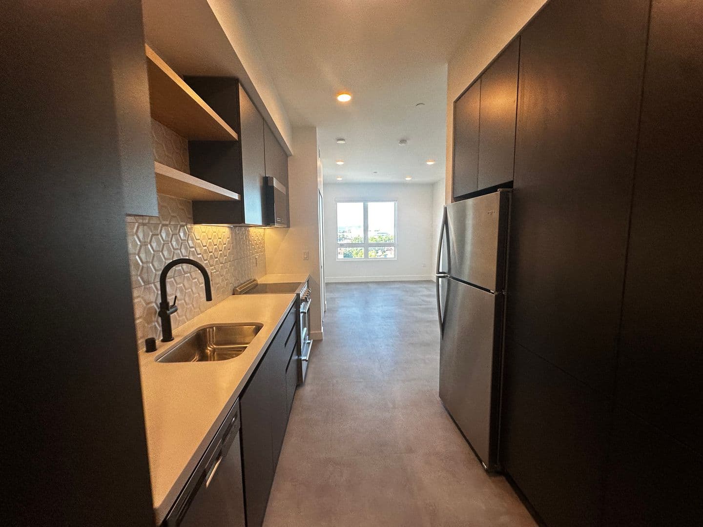Los Angeles Apartment: 3450 W 43rd St
