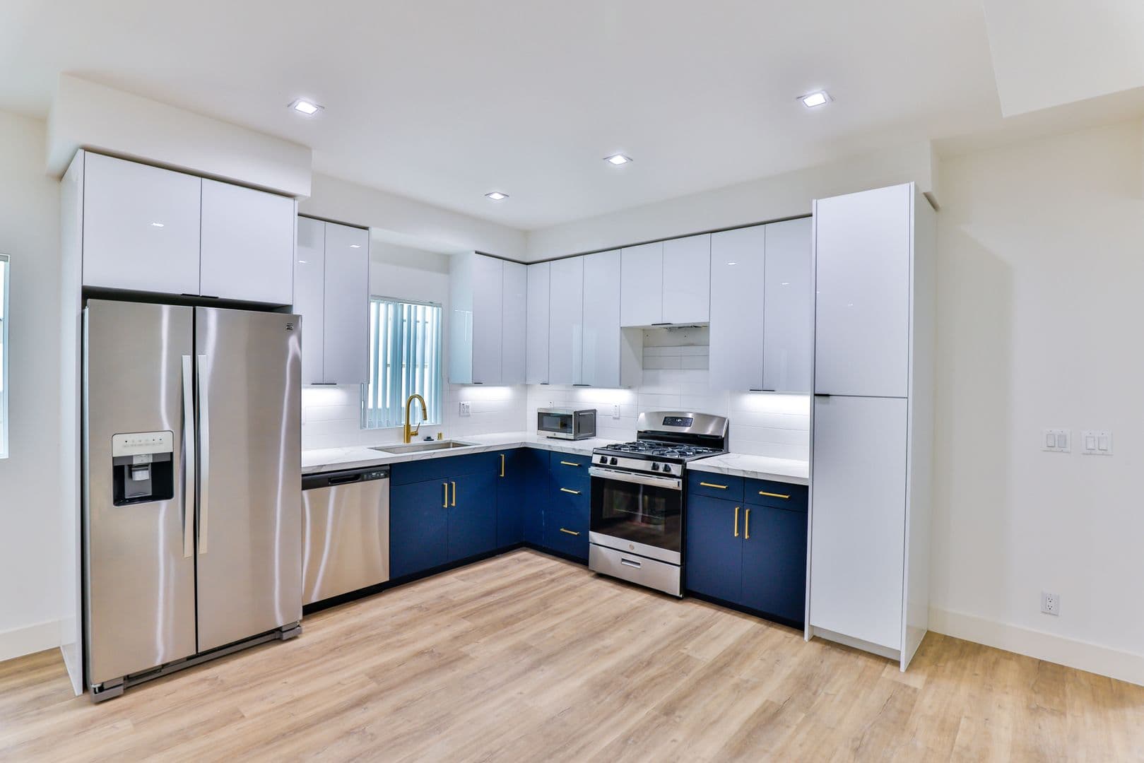 Los Angeles Apartment: 5536 Lexington Ave