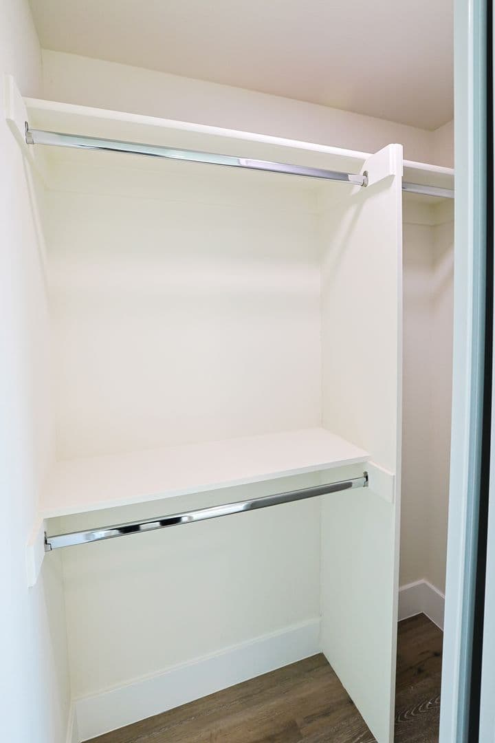 Los Angeles Apartment: 1422 W 29th St
