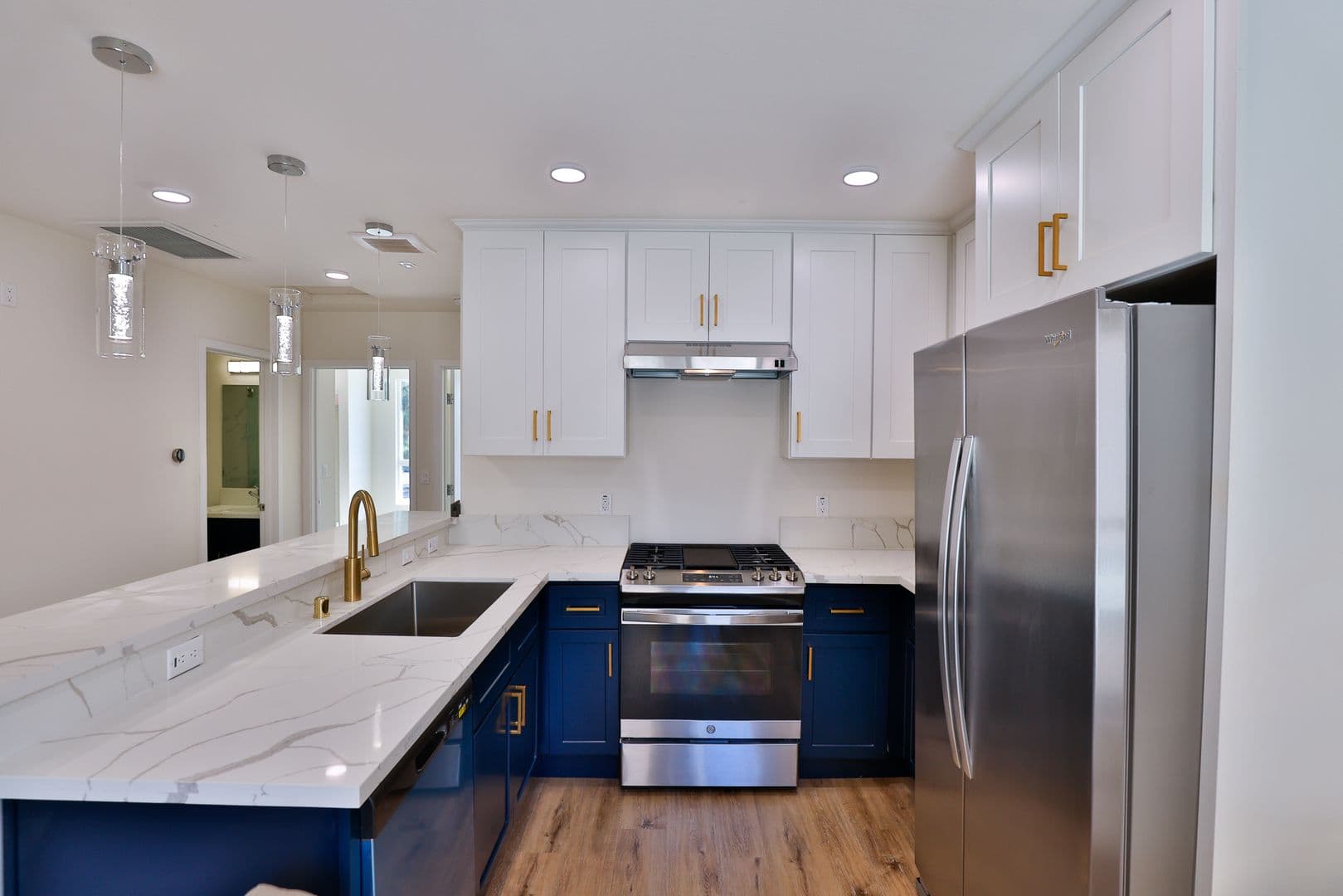 Los Angeles Apartment: 1118 W 37th Dr
