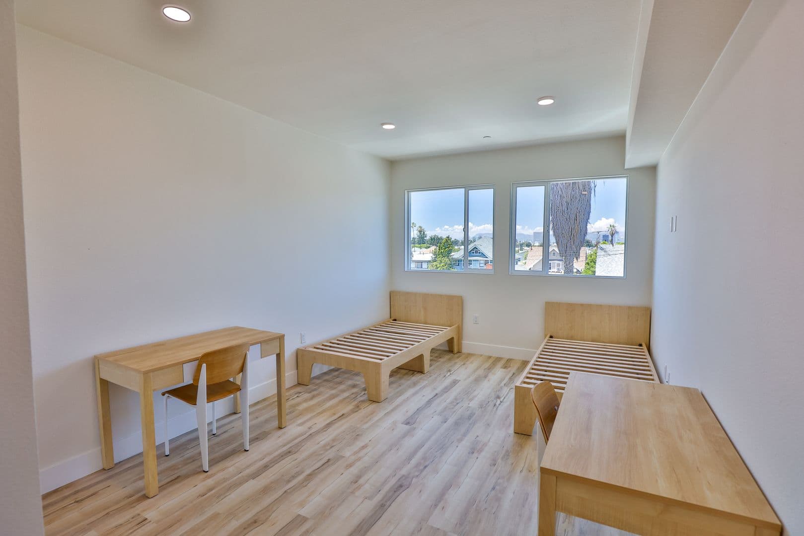Los Angeles Apartment: 1421 W Adams Blvd