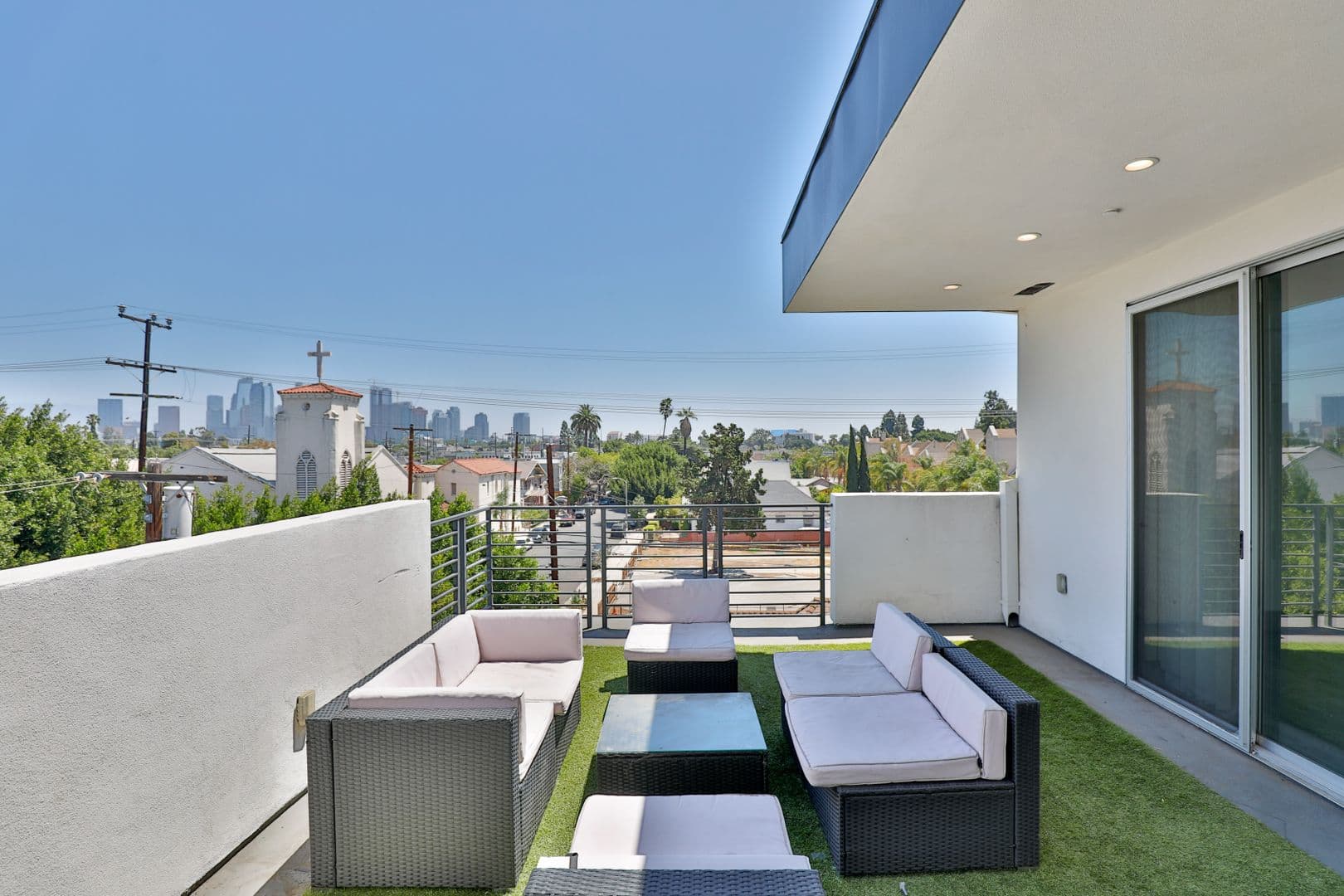 Los Angeles Apartment: 1208 W 25th St