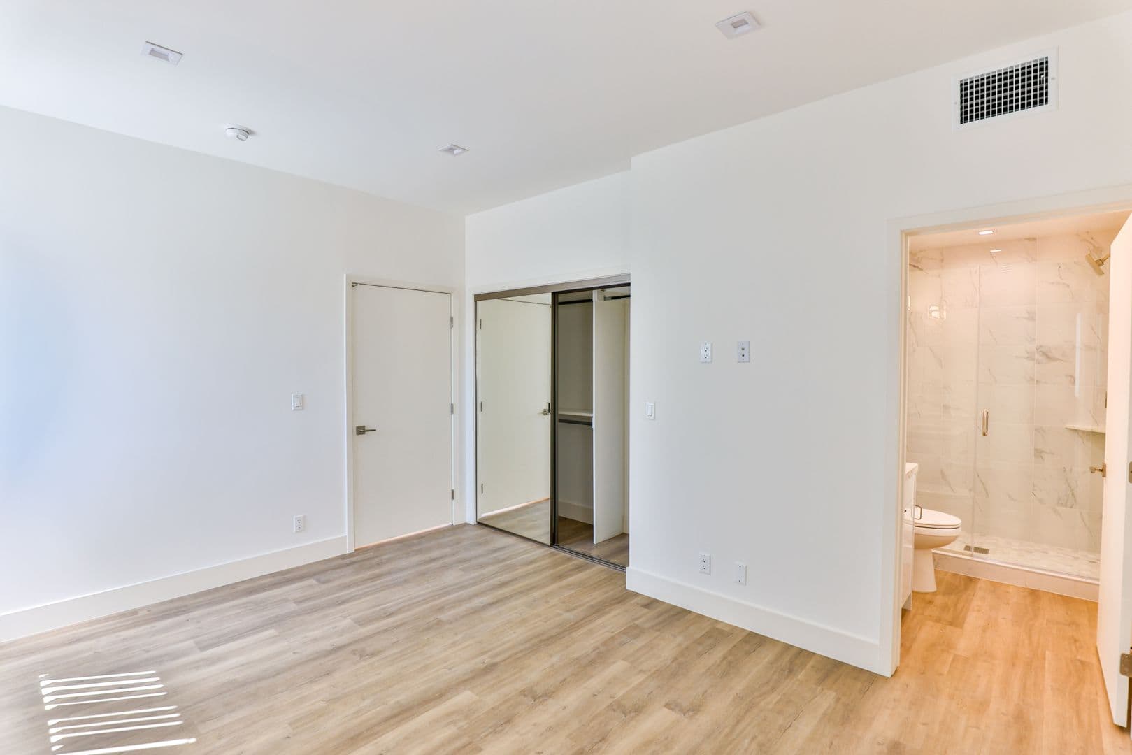 Los Angeles Apartment: 5536 Lexington Ave