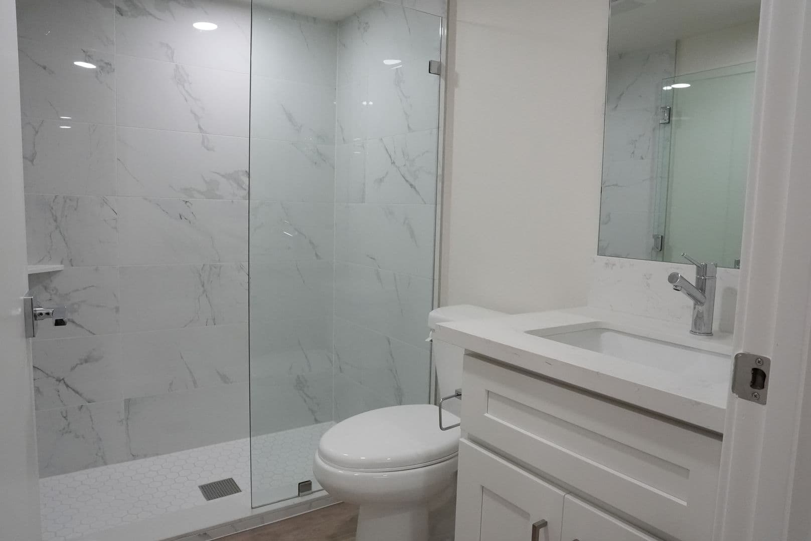 Los Angeles Apartment: 1352 W 29th St