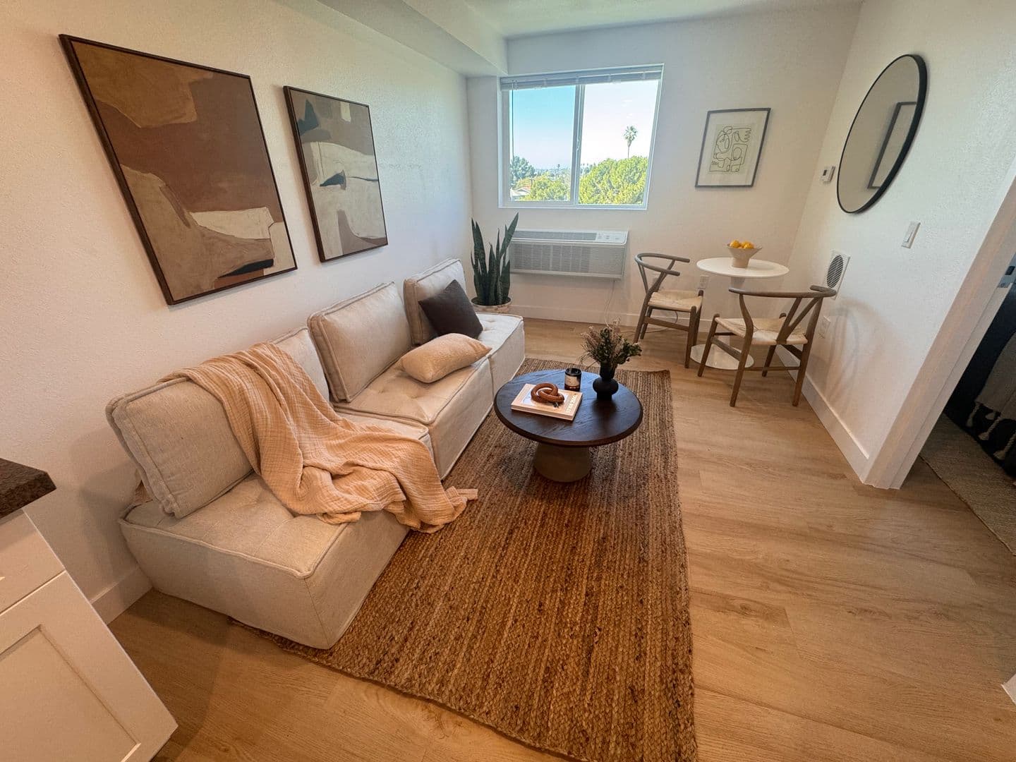 Los Angeles Apartment: 4973 W 21st Street