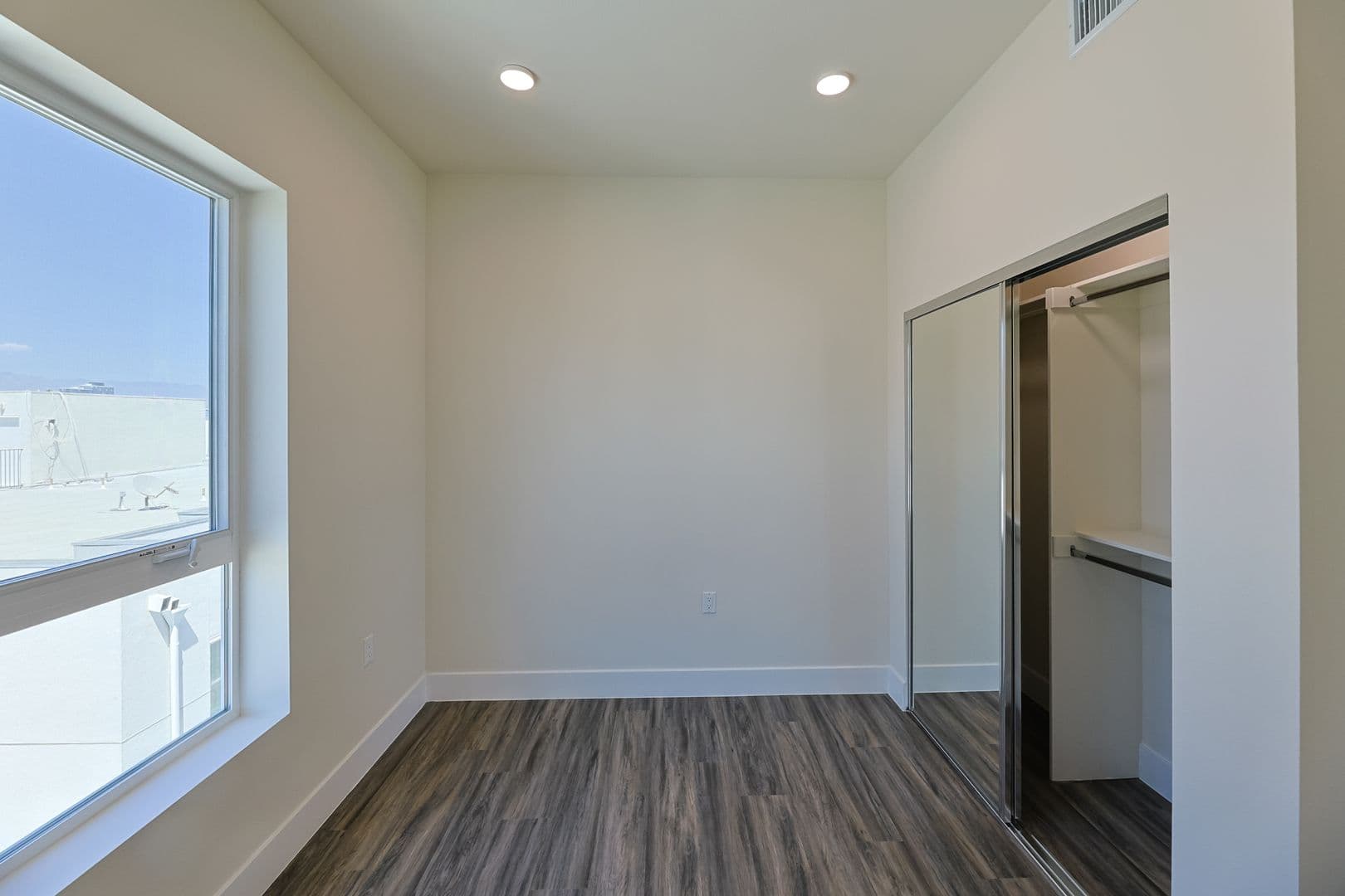 Los Angeles Apartment: 1037 Dewey Ave