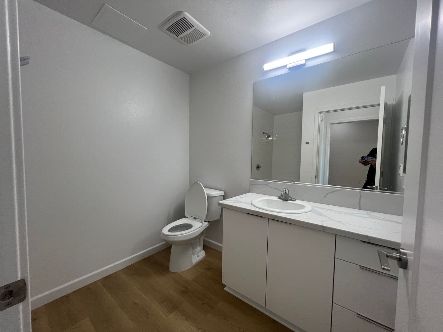 Los Angeles Apartment: 2900 S Orange Dr