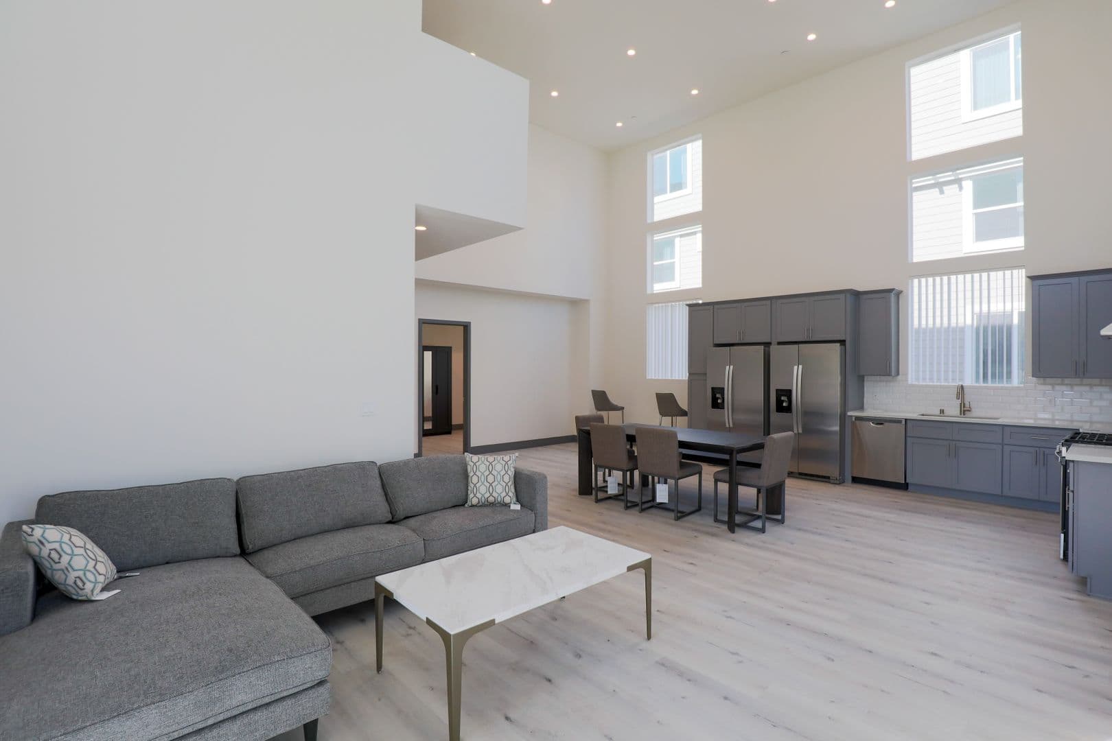 Los Angeles Apartment: 1180 W 37th Pl