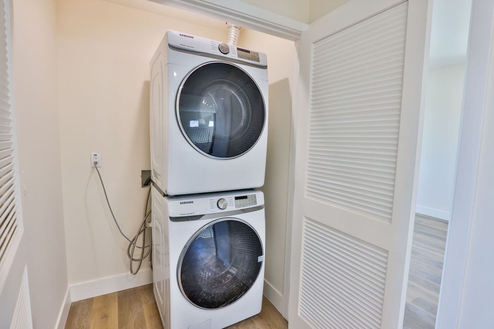 Los Angeles Apartment: 5536 Lexington Ave