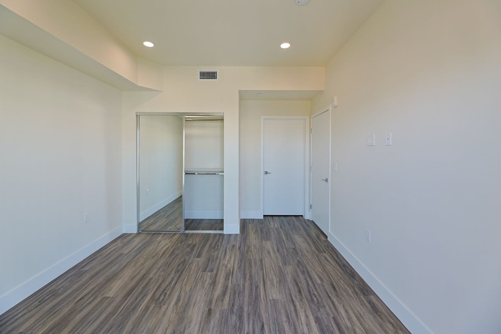 Los Angeles Apartment: 1037 Dewey Ave