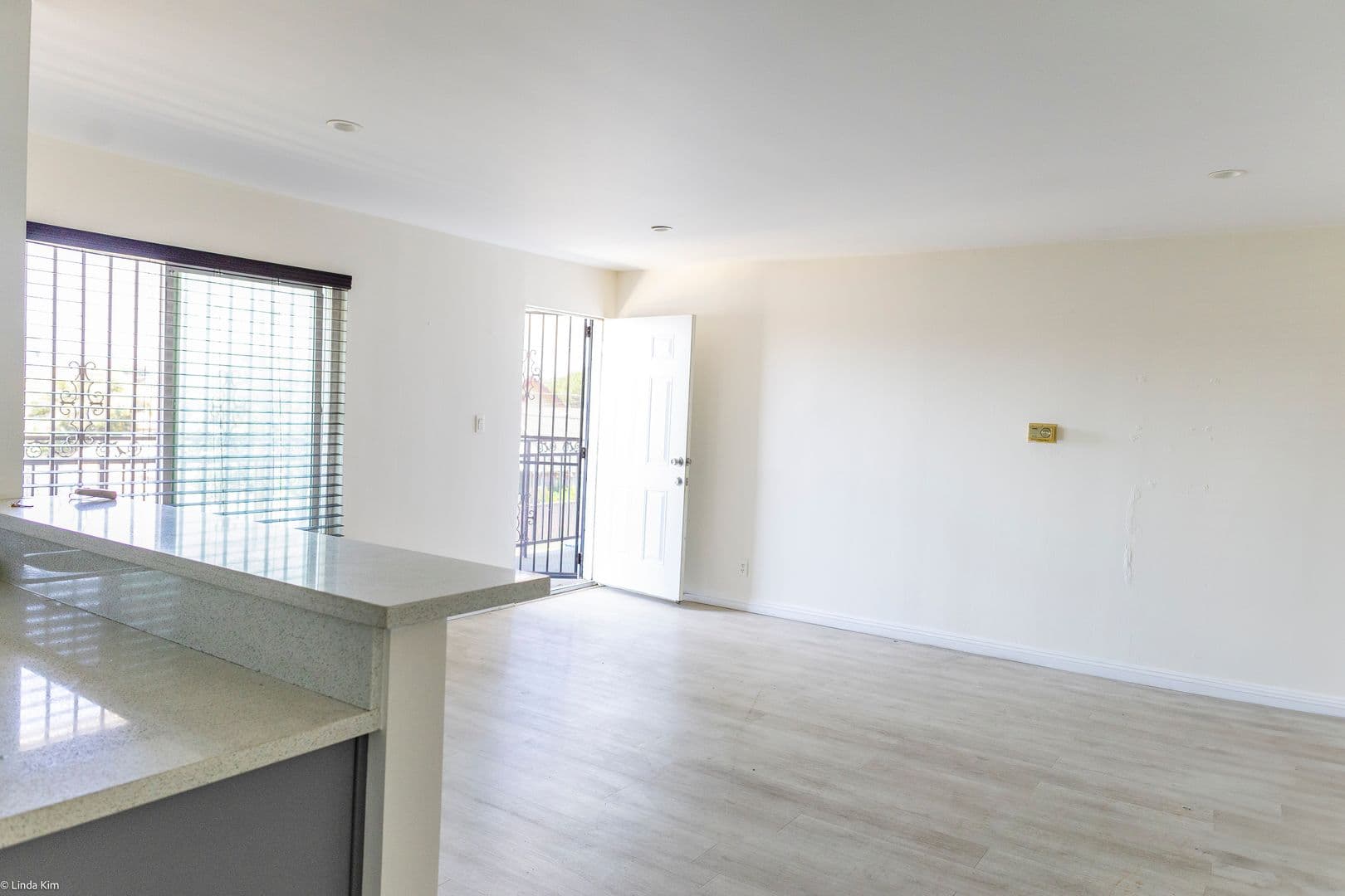 Los Angeles Apartment: 1881 Jefferson Blvd