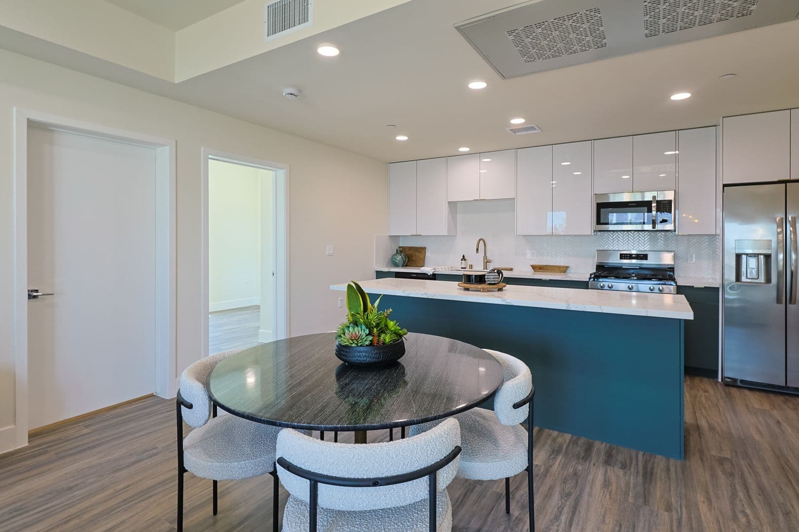 Los Angeles Apartment: 1037 Dewey Ave
