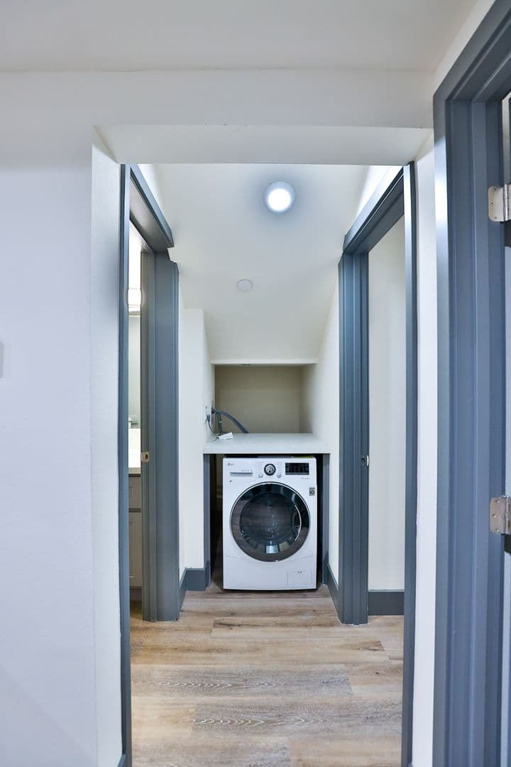 Los Angeles Apartment: 1180 W 37th Pl