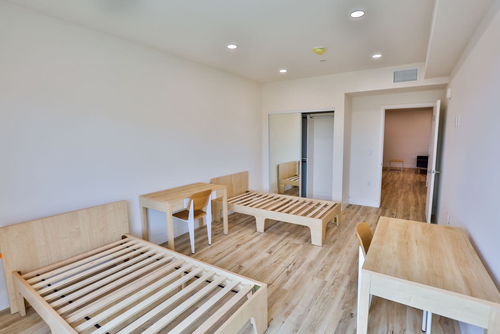 Los Angeles Apartment: 1421 W Adams Blvd