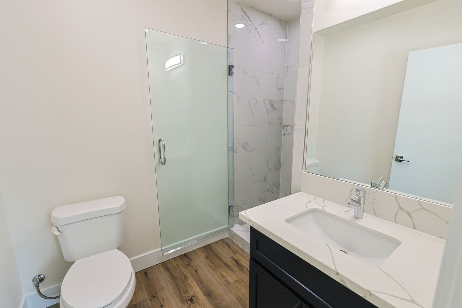 Los Angeles Apartment: 1118 W 37th Dr