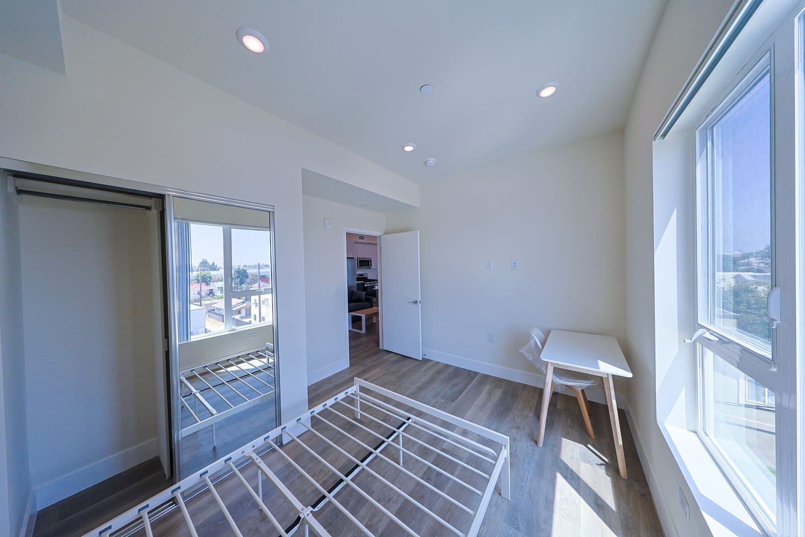 Los Angeles Apartment: 1317 W Jefferson Blvd