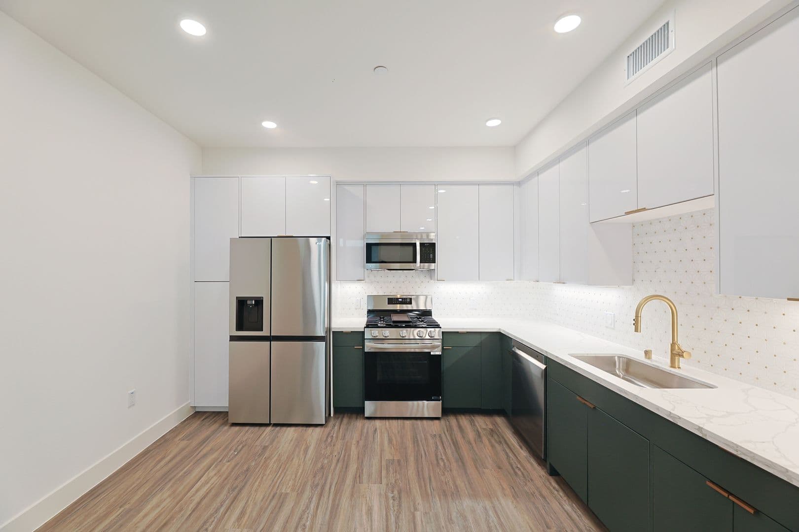Los Angeles Apartment: 4000 Mont Clair St