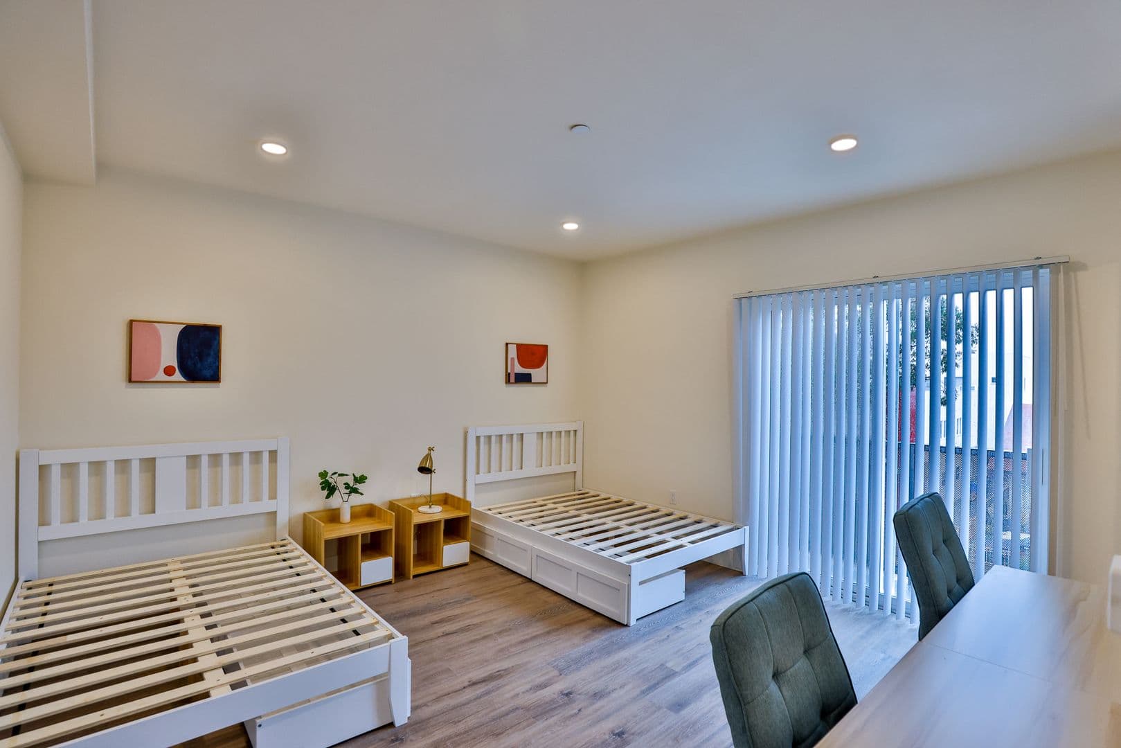 Los Angeles Apartment: 1164 W 37th Pl
