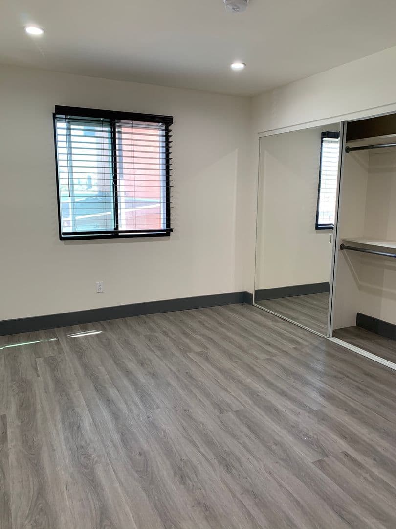 Los Angeles Apartment: 1881 Jefferson Blvd