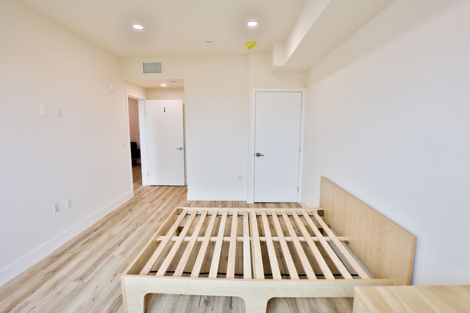 Los Angeles Apartment: 1421 W Adams Blvd