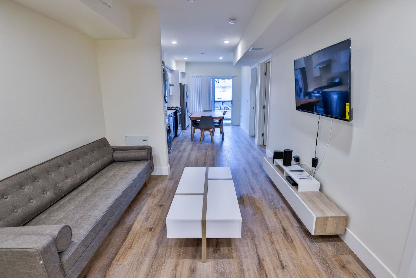Los Angeles Apartment: 1164 W 37th Pl