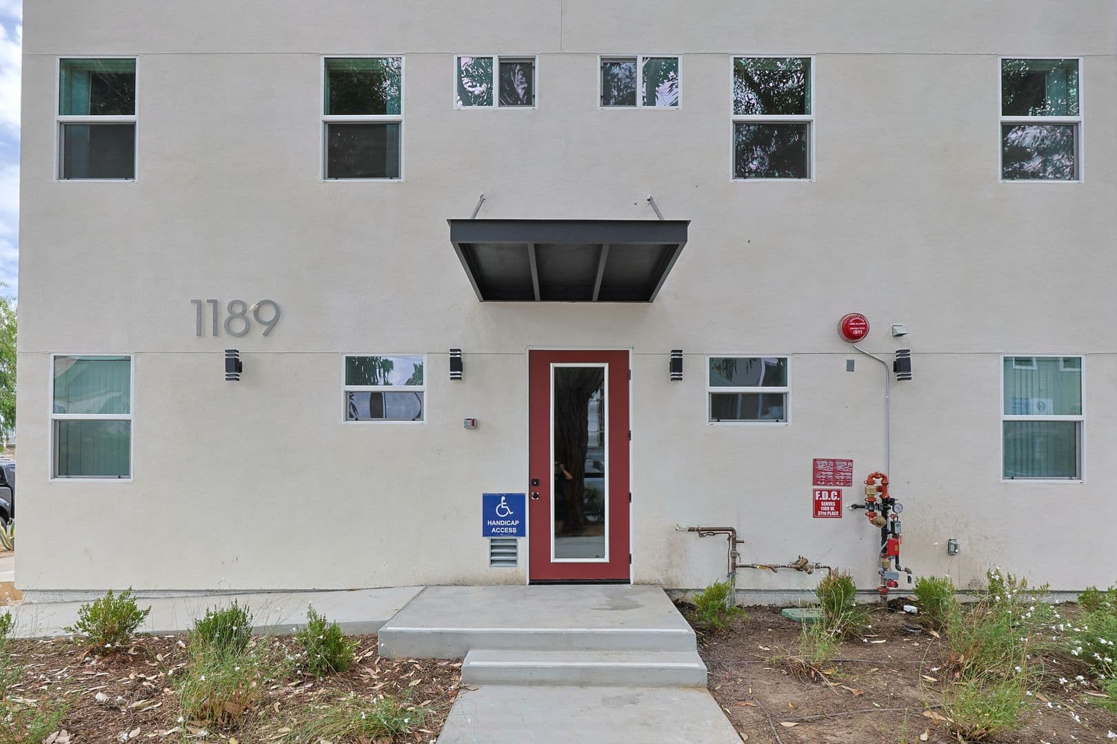Los Angeles Apartment: 1189 W 37th Pl