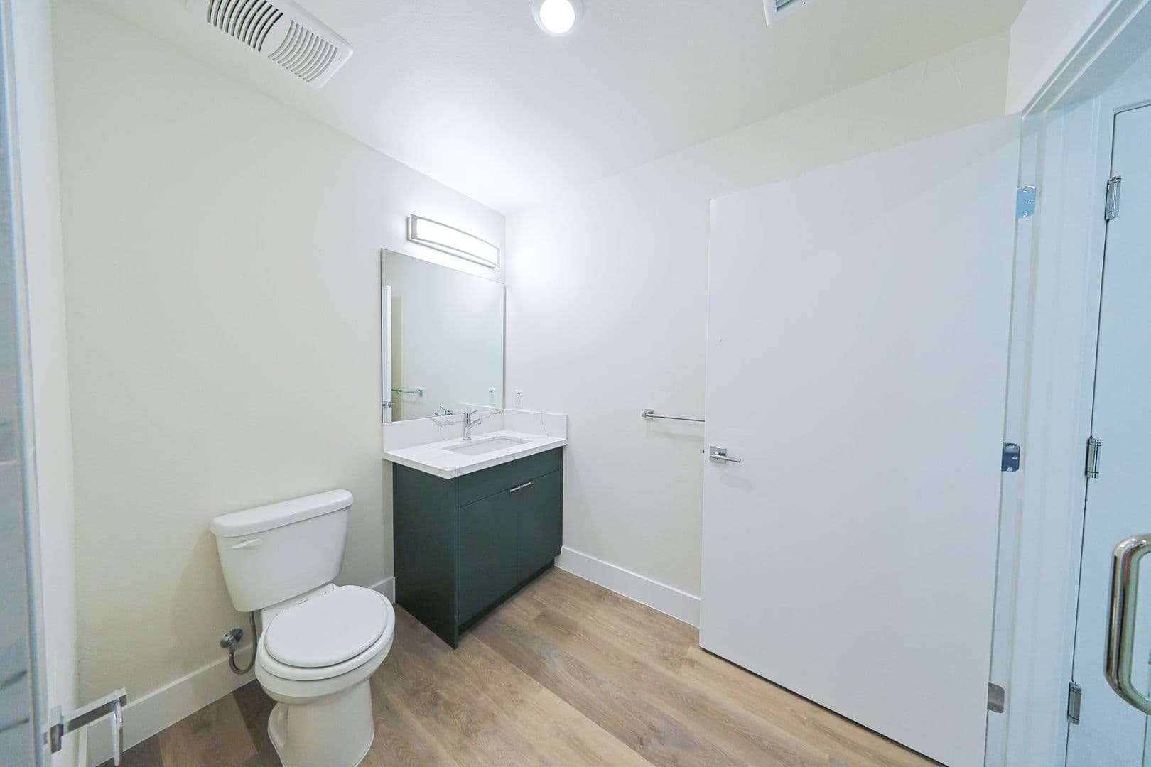Los Angeles Apartment: 1317 W Jefferson Blvd
