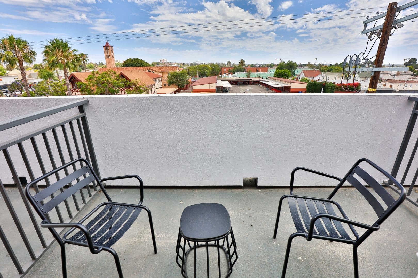 Los Angeles Apartment: 1421 W Adams Blvd