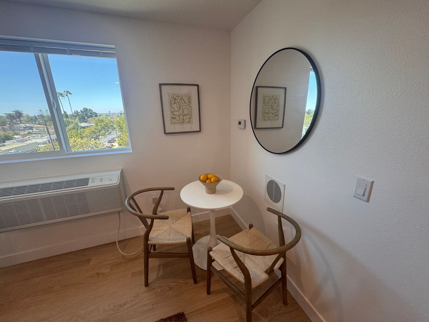Los Angeles Apartment: 4973 W 21st Street