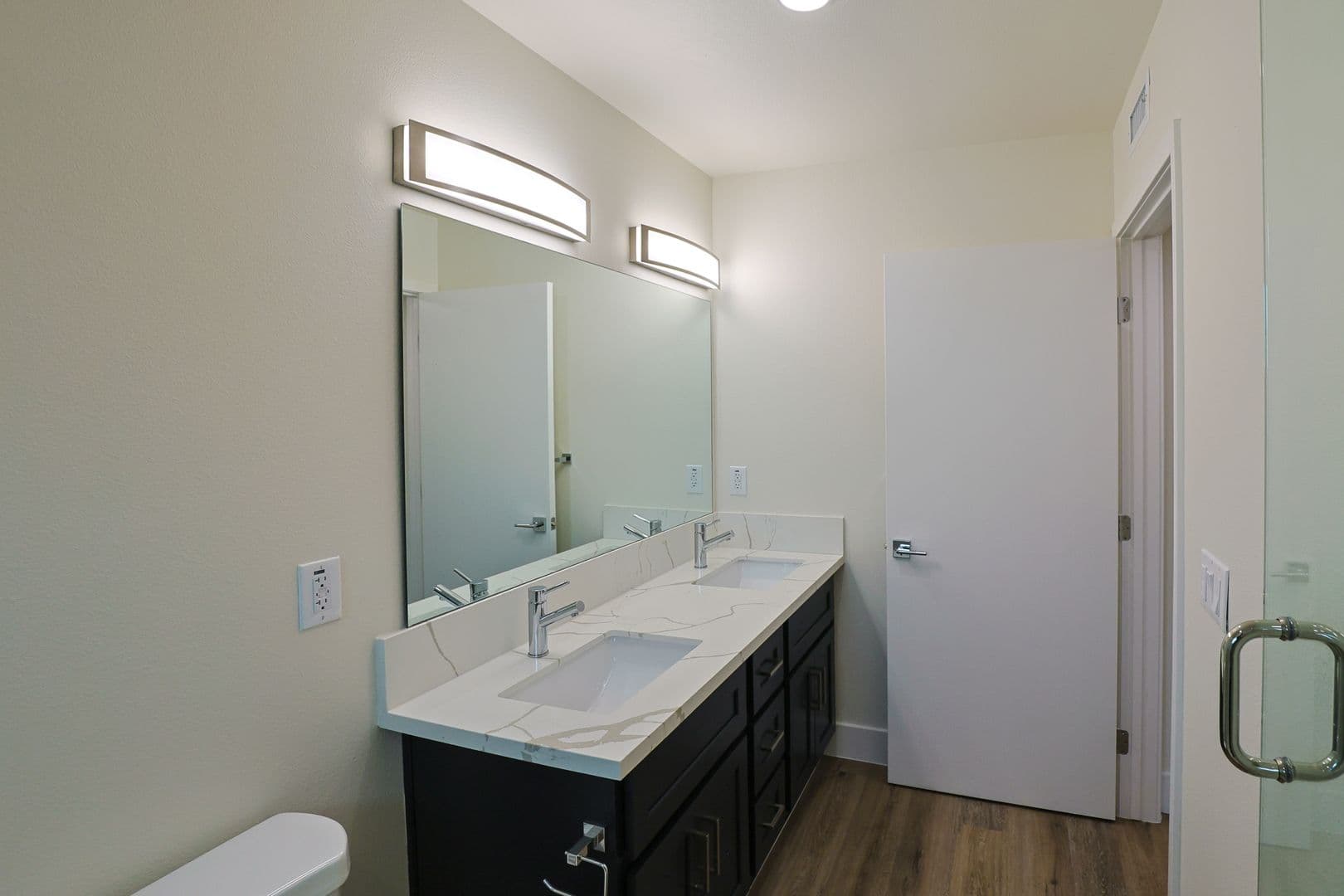 Los Angeles Apartment: 1422 W 29th St