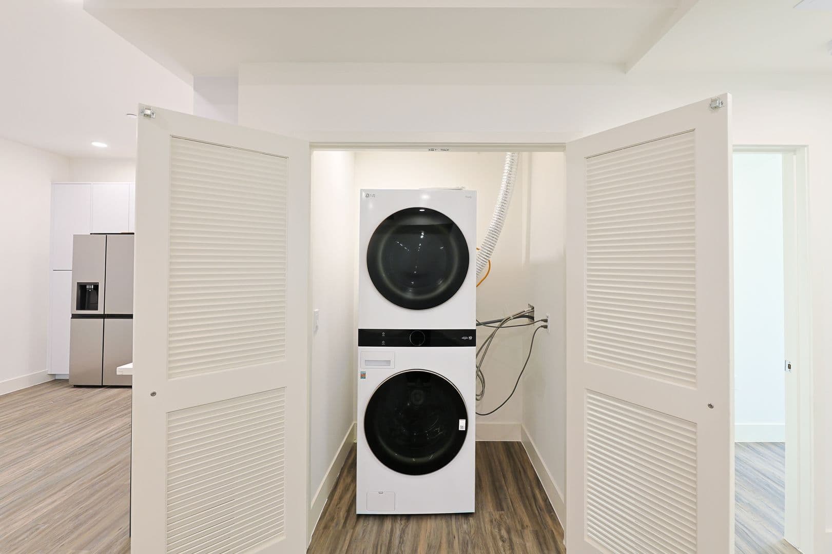 Los Angeles Apartment: 4000 Mont Clair St