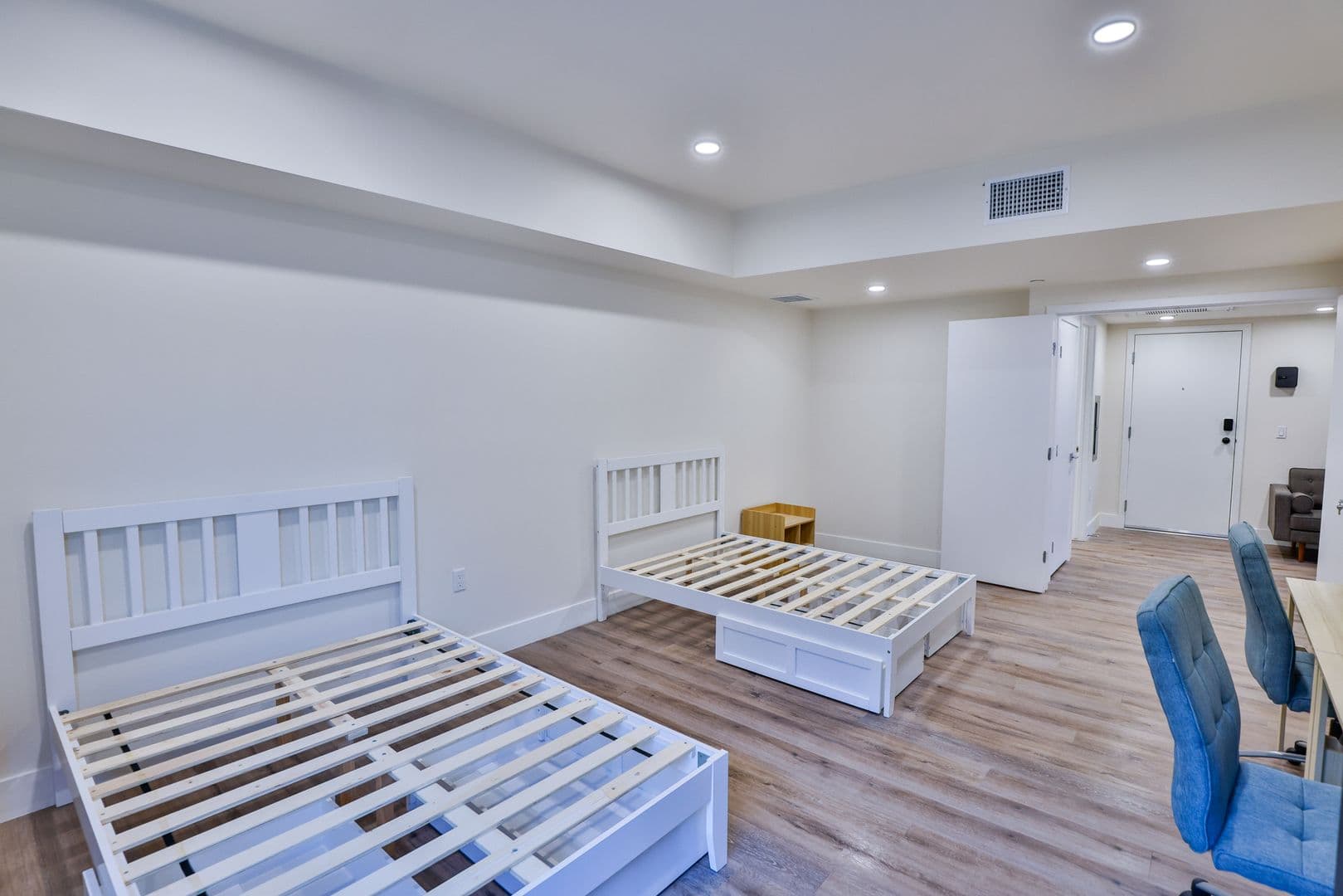 Los Angeles Apartment: 1164 W 37th Pl