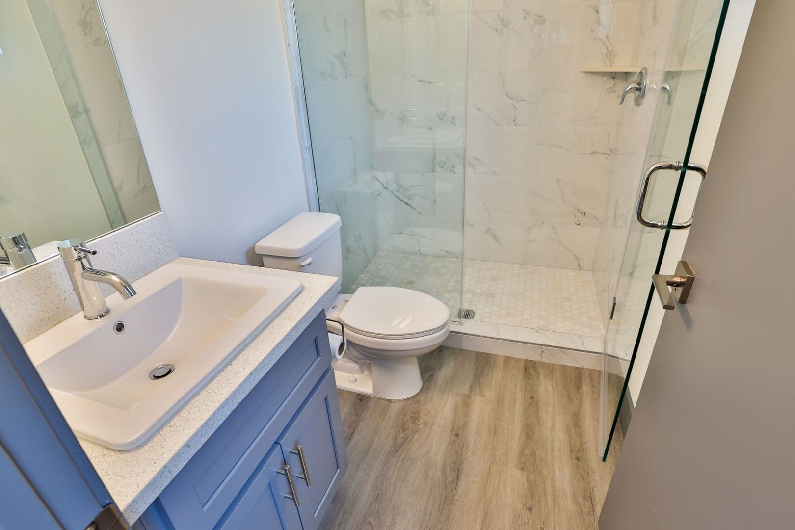 Los Angeles Apartment: 2811 Menlo Ave